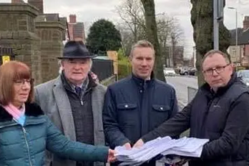 Campaigners are calling for a safe crossing near St Peter's School on London Road Hinckley